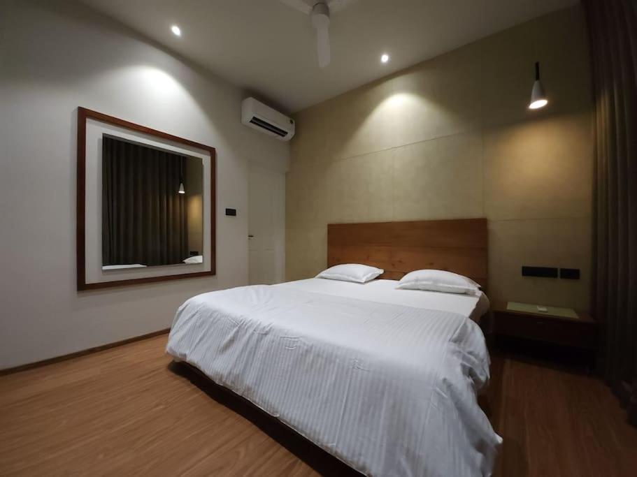 Gulzar 2Bhk Service Apartment, Kannur Esterno foto
